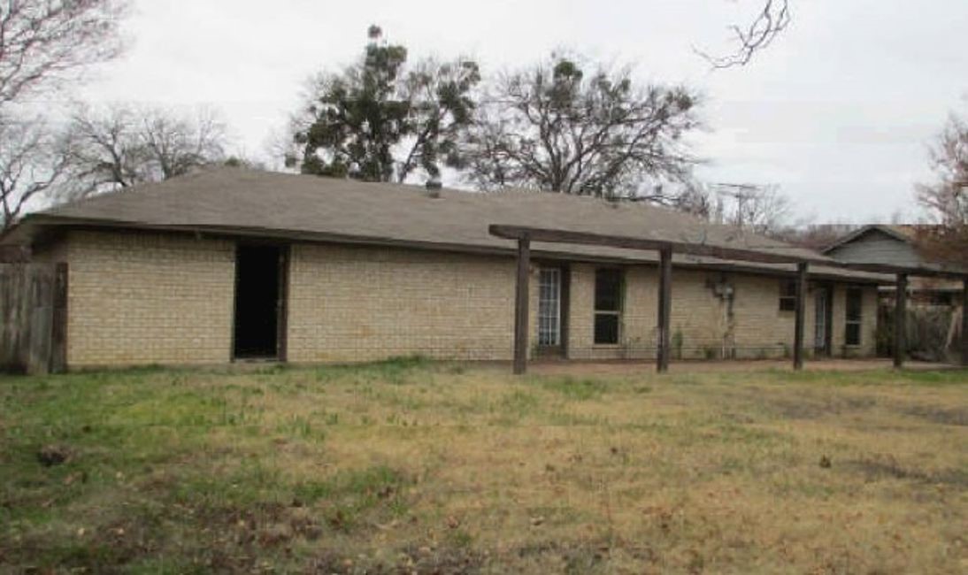 517 South Kirby Street Pilot Point, TX 76258 - Photo 4 of 6 a front view of a house with a garden