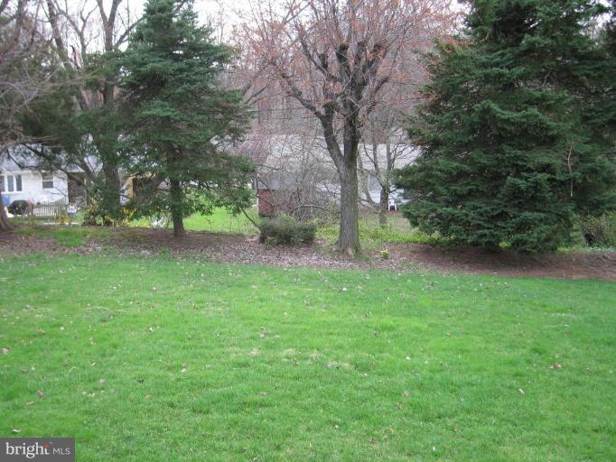 1804 Willann Road Rosedale, MD 21237 - Photo 3 of 17 Back yard