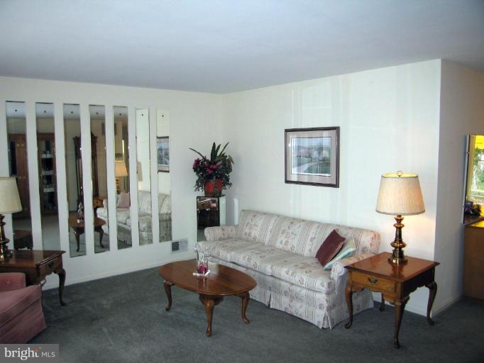 1804 Willann Road Rosedale, MD 21237 - Photo 5 of 17 Living Room
