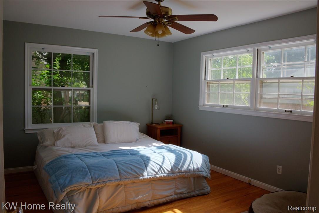 2299 West Maple Road Birmingham, MI 48009 - Photo 8 of 16 bed-1.jpg