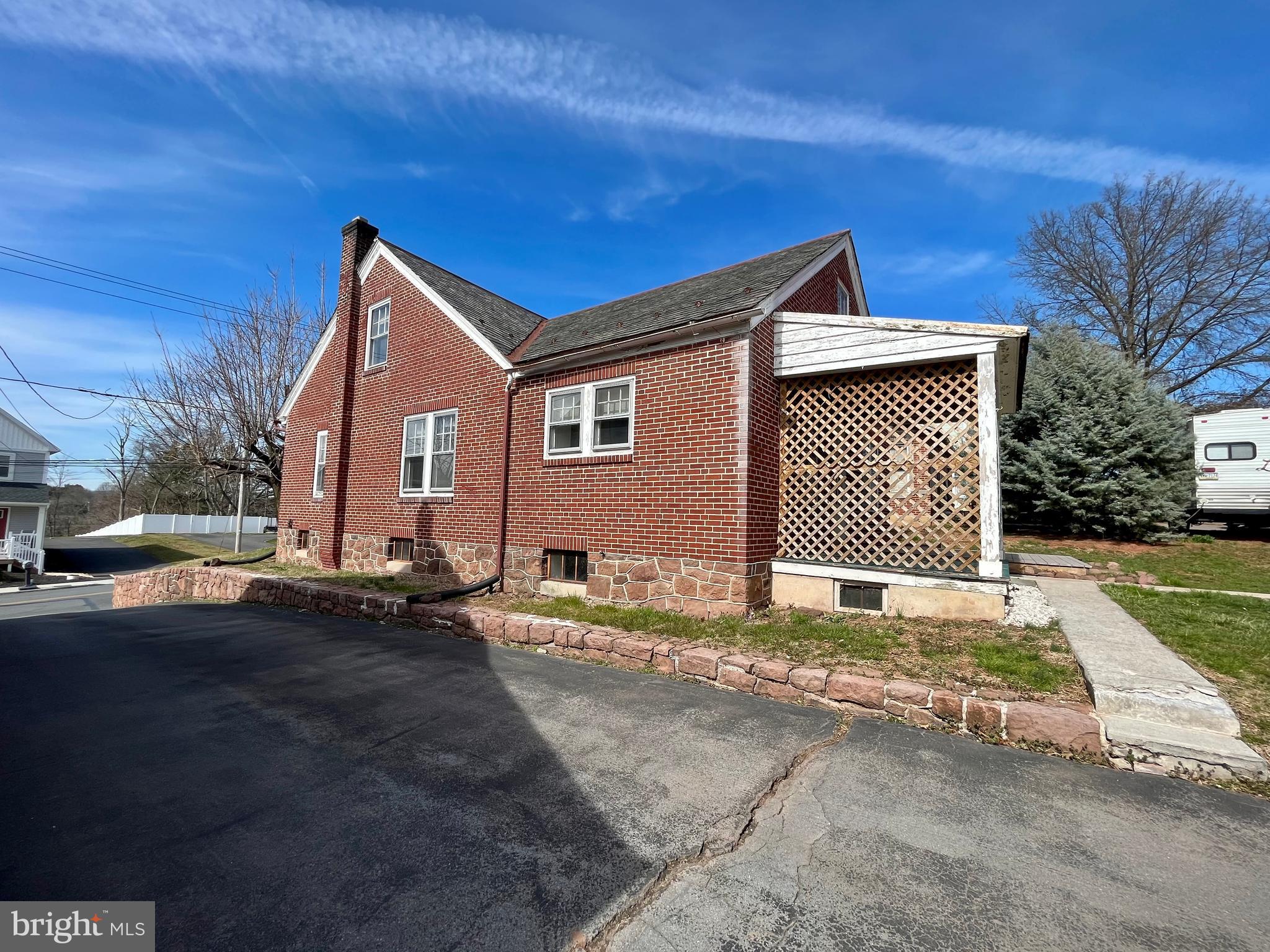 91 North Reamstown Road Reamstown, PA 17567 - Photo 5 of 24 Side view