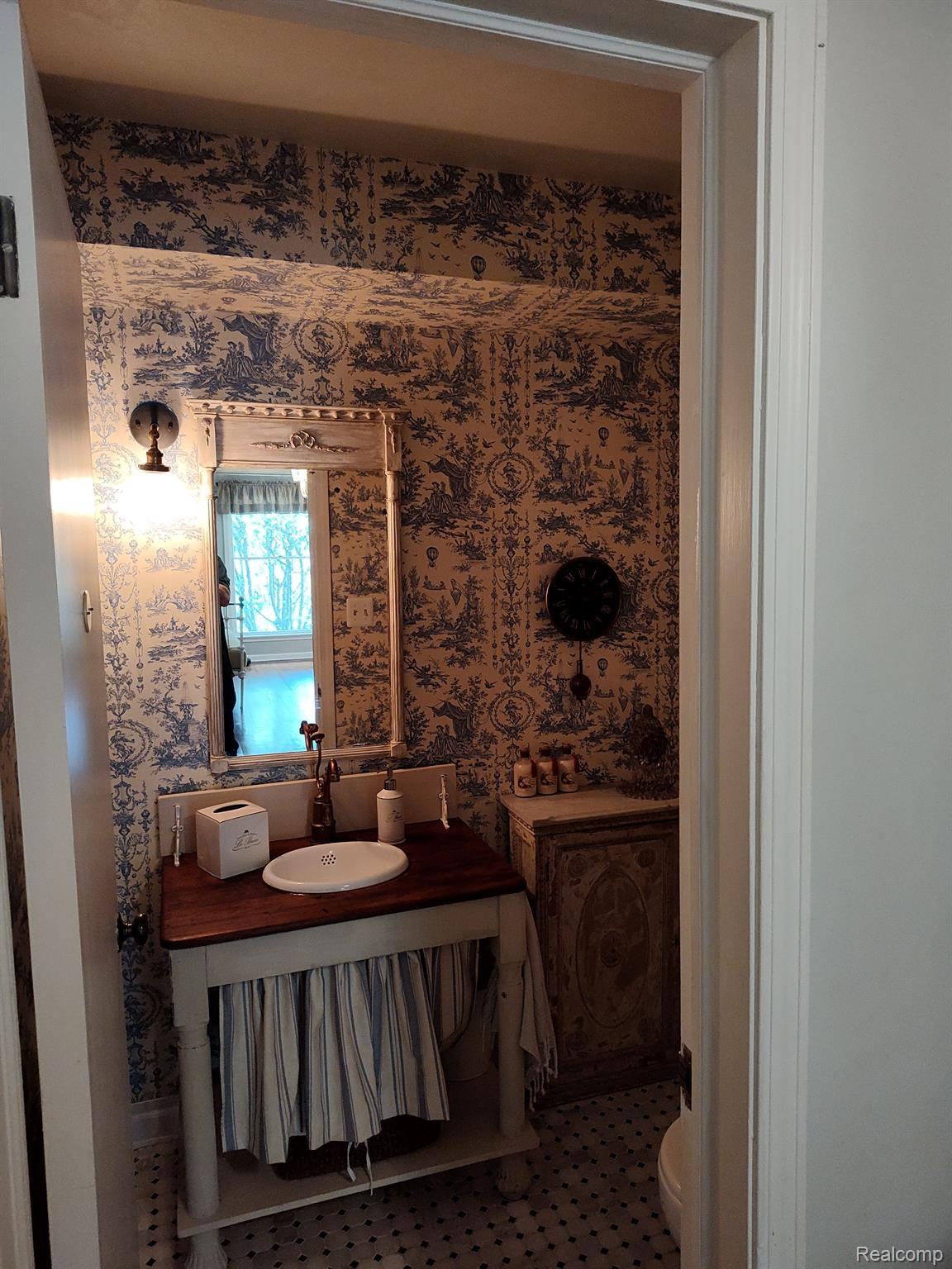 1780 Vernier Road Grosse Pointe, MI 48236 - Photo 18 of 22 Gallery Image 18
