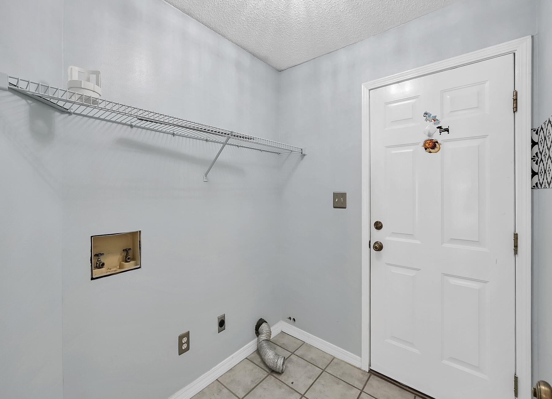 129 Wright Circle Niceville, FL 32578 - Photo 14 of 44 a view of small space