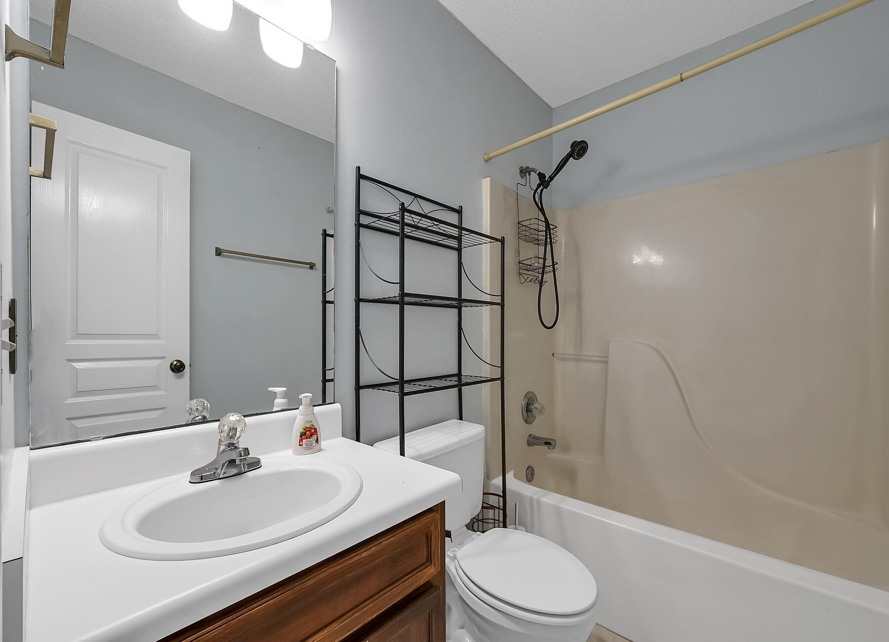 129 Wright Circle Niceville, FL 32578 - Photo 21 of 44 a bathroom with a sink toilet and shower