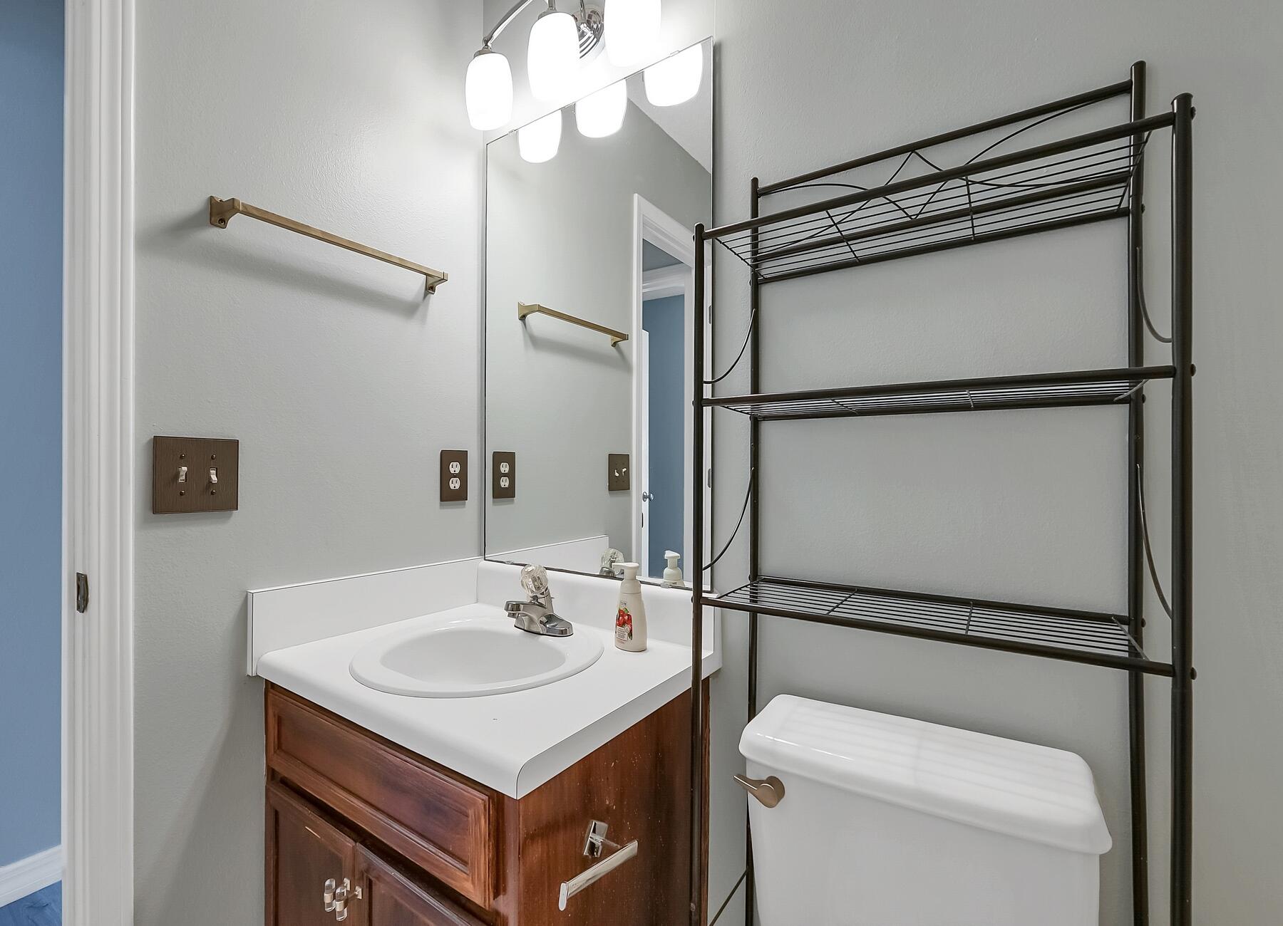 129 Wright Circle Niceville, FL 32578 - Photo 22 of 44 a bathroom with a sink toilet and shower