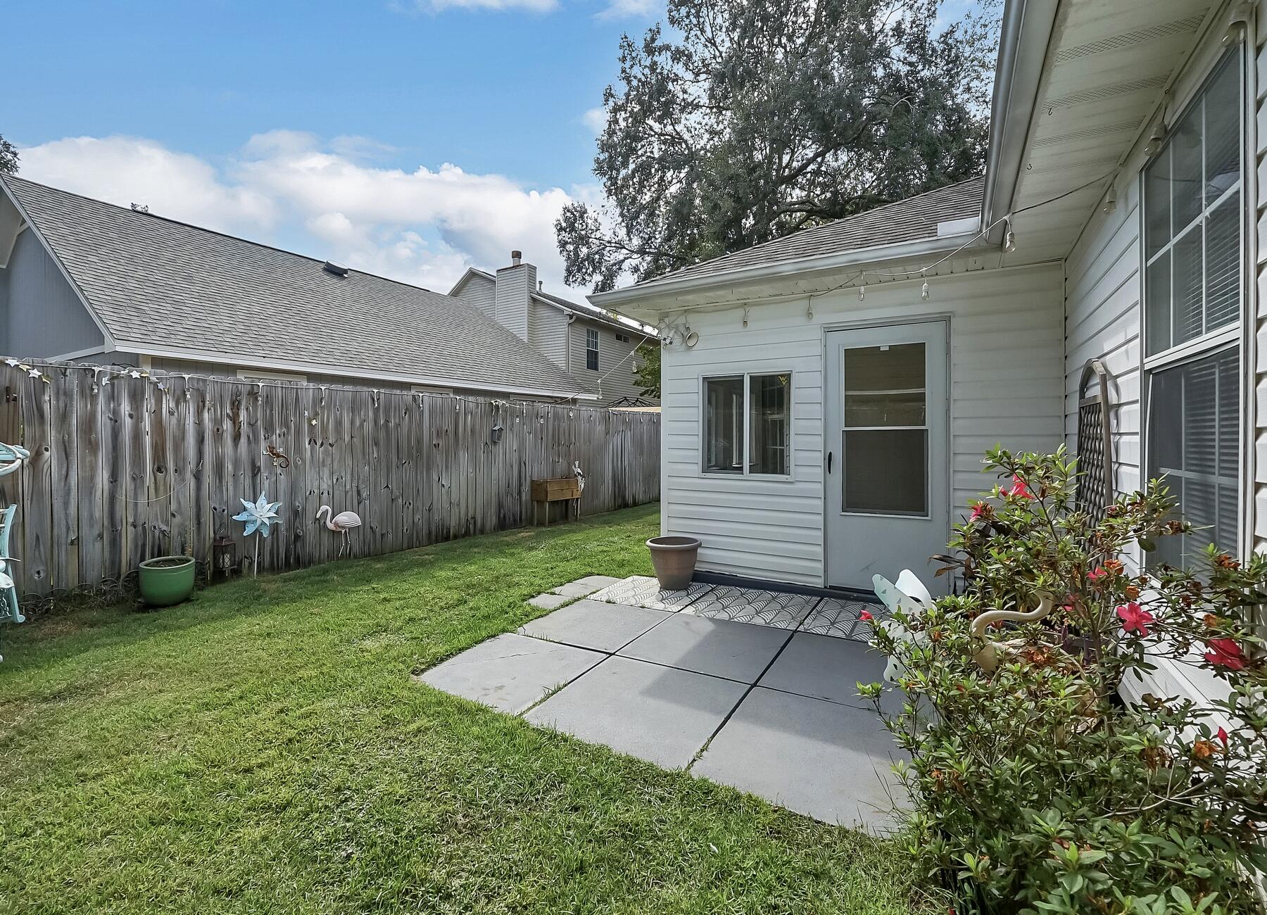 129 Wright Circle Niceville, FL 32578 - Photo 41 of 44 a view of a back yard of the house