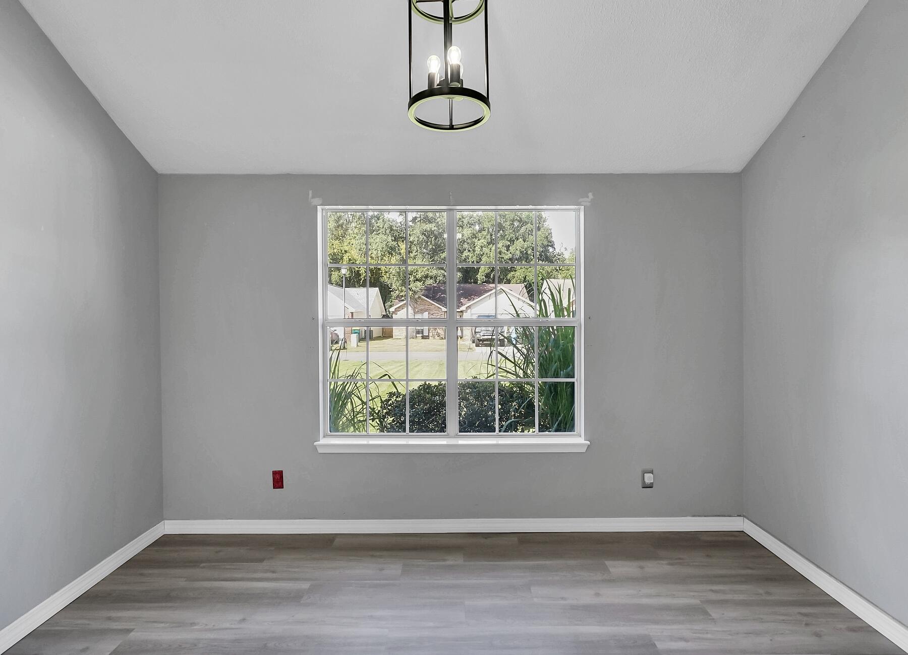 129 Wright Circle Niceville, FL 32578 - Photo 9 of 44 a view of empty room with window