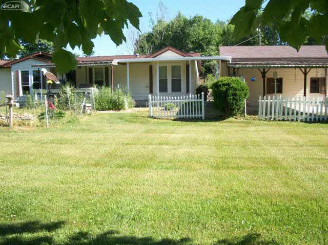 4064 Pierce Road Lapeer, MI 48446 - Photo 2 of 26 21178776-1.JPG
