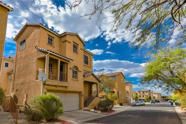 $1,940 | 10331 Ladybug Bend Street, Las Vegas, NV 89183
