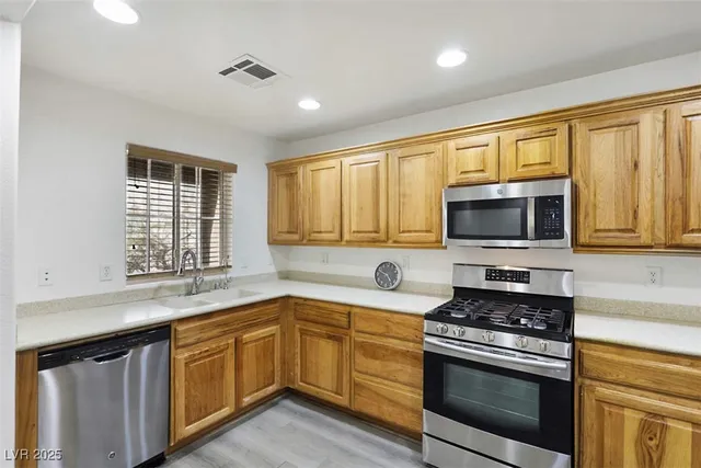 $1,940 | 10331 Ladybug Bend Street, Las Vegas, NV 89183