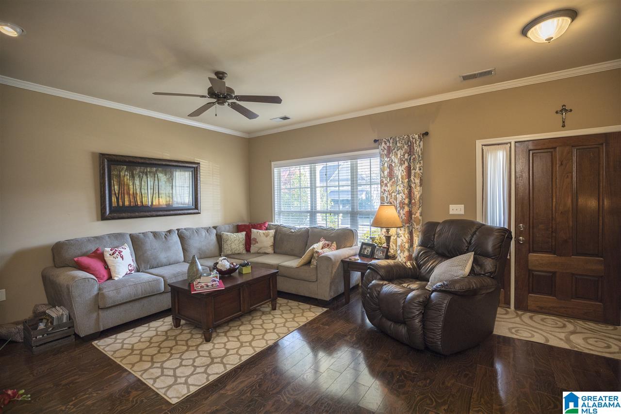 204 Nottingham Drive Calera, AL 35040 - Photo 2 of 31