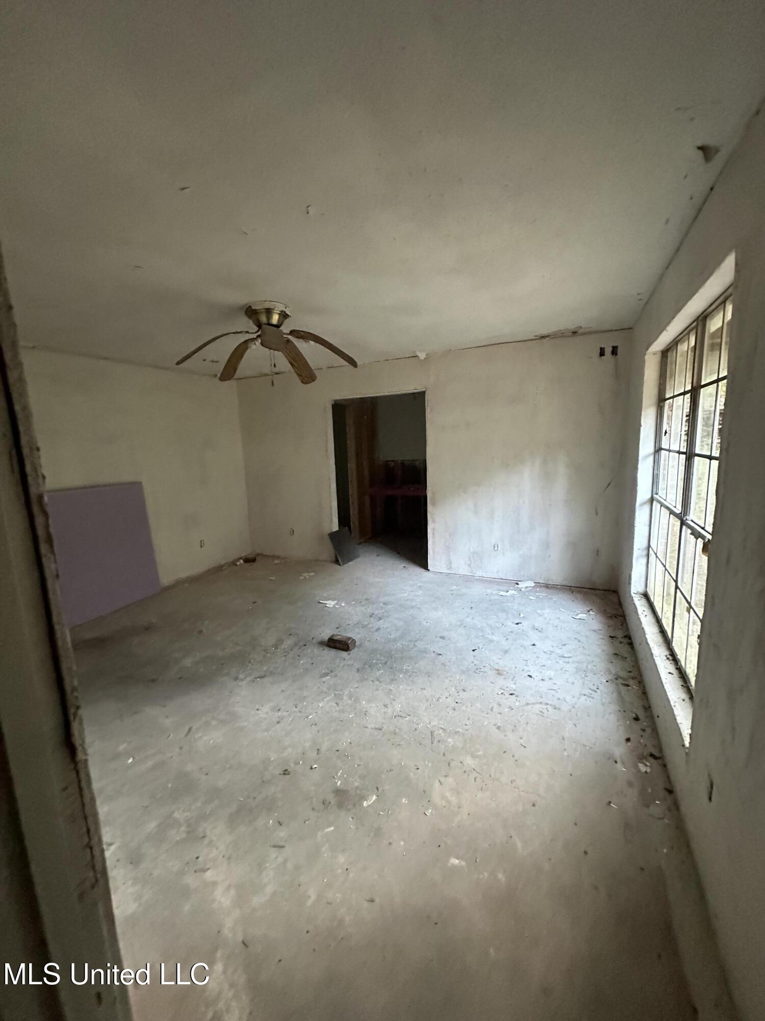 79 Brooks Road Hattiesburg, MS 39401 - Photo 5 of 8 IMG_5088