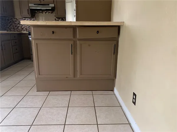 a kitchen with a sink