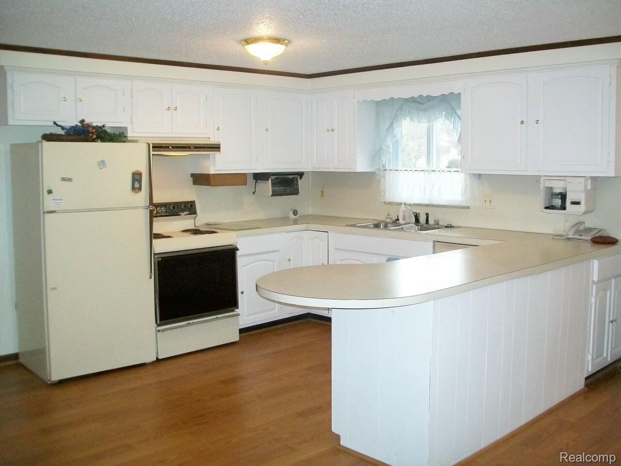 3267 Simpson Road Fort Gratiot, MI 48059 - Photo 5 of 9 Kitchen.jpg