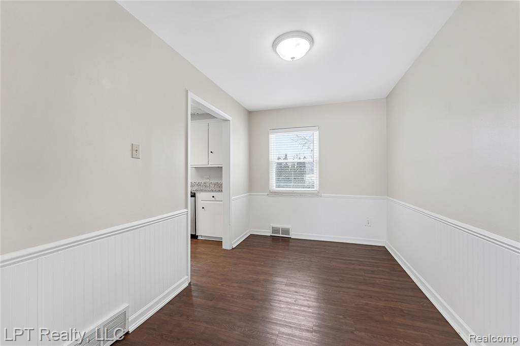 2629 West Road Trenton, MI 48183 - Photo 3 of 10