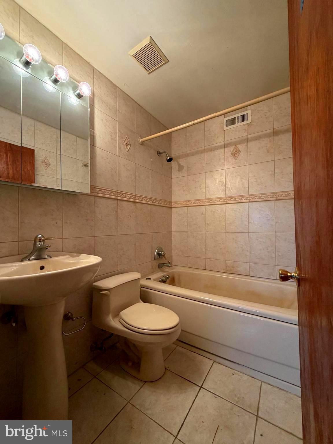 9610 Dedaker Street Philadelphia, PA 19115 - Photo 14 of 22 a bathroom with a sink toilet and shower