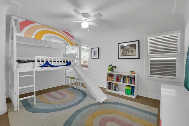 a view of livingroom with furniture