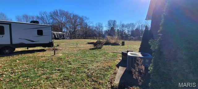 $325,000 | 10854 Lake Road, Highland, IL 62249