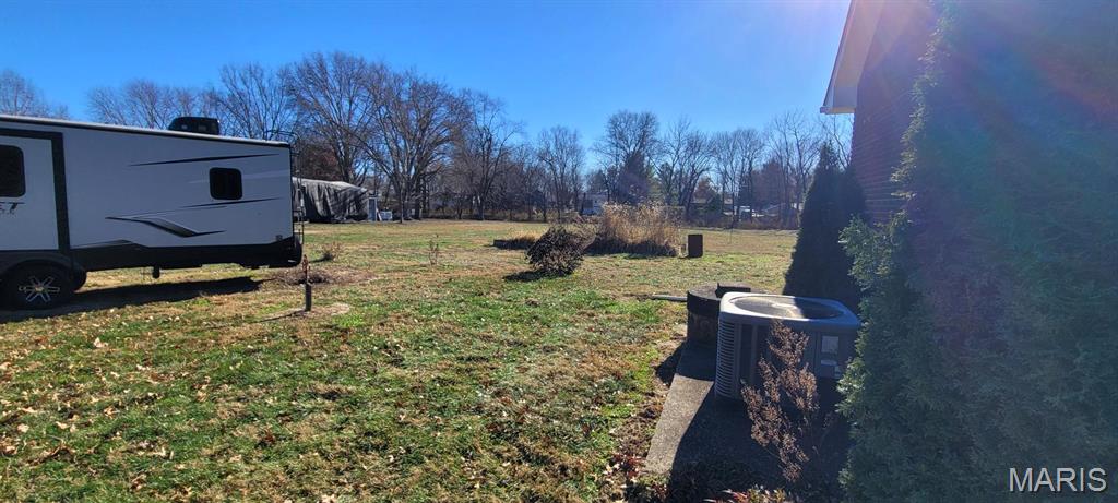 10854 Lake Road Highland, IL 62249 - Photo 18 of 21