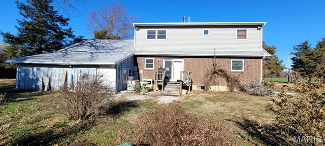 $325,000 | 10854 Lake Road, Highland, IL 62249