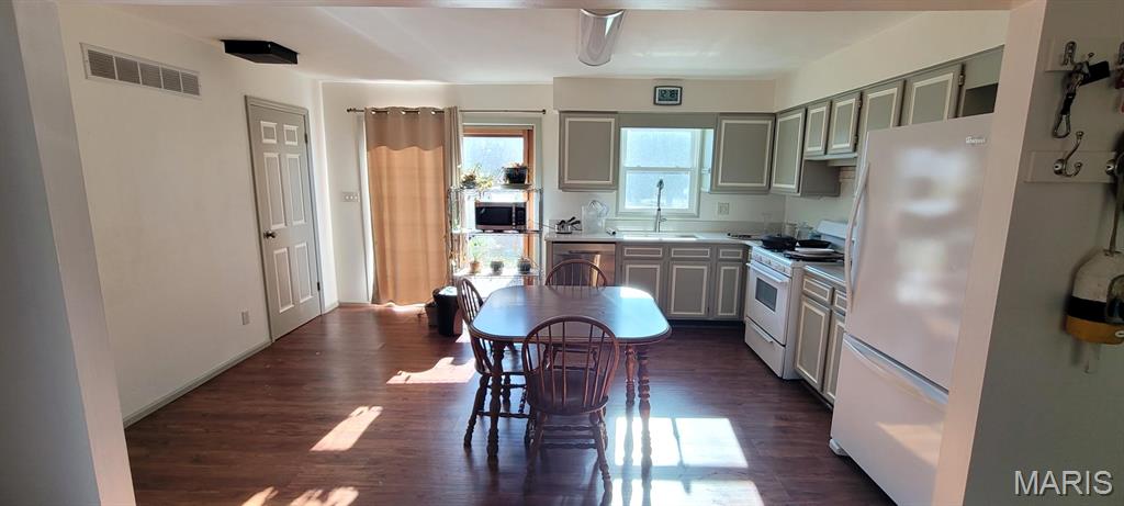 10854 Lake Road Highland, IL 62249 - Photo 8 of 21