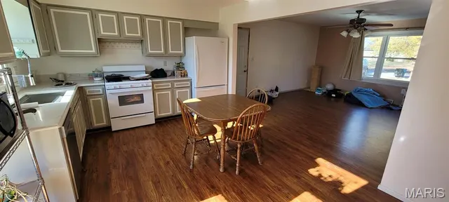 $325,000 | 10854 Lake Road, Highland, IL 62249