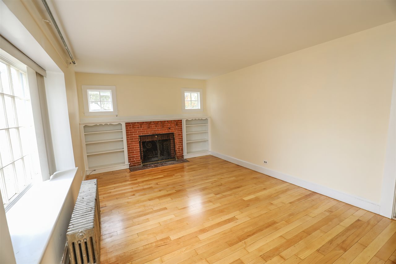 562 South Main Street Manchester, NH 03102 - Photo 3 of 24 Gallery Image 3