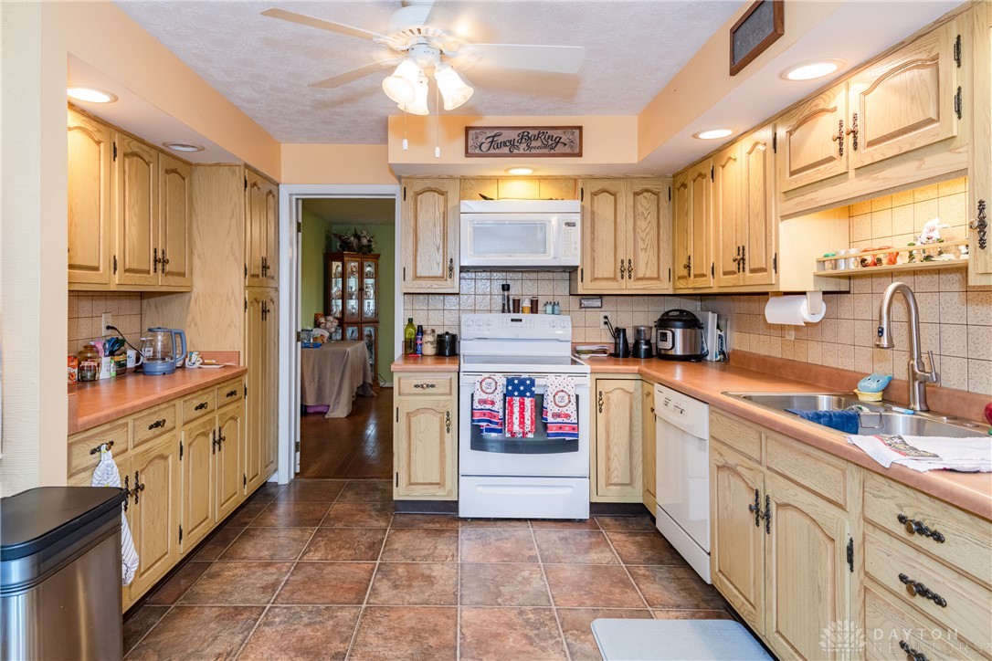 5049 West Enon Road Fairborn, OH 45324 - Photo 15 of 58