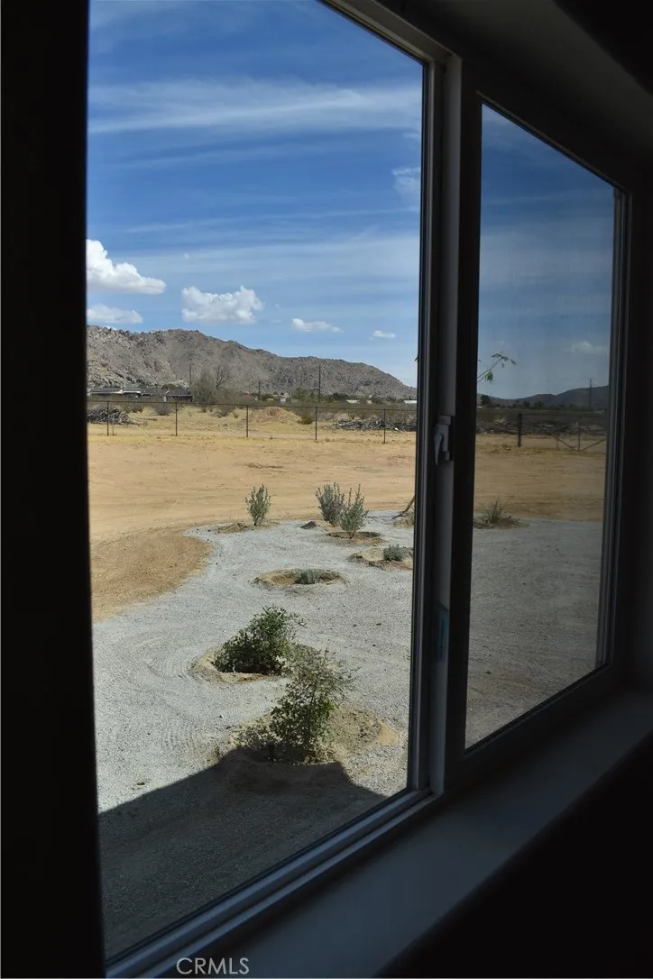16944 Pauhaska Road Apple Valley, CA 92308 - Photo 21 of 74