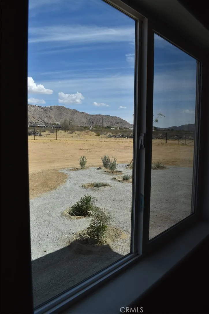 16944 Pauhaska Road Apple Valley, CA 92308 - Photo 38 of 74