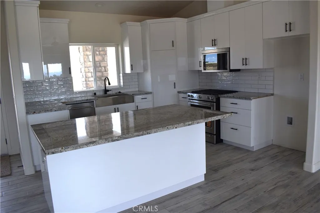 16944 Pauhaska Road Apple Valley, CA 92308 - Photo 42 of 74