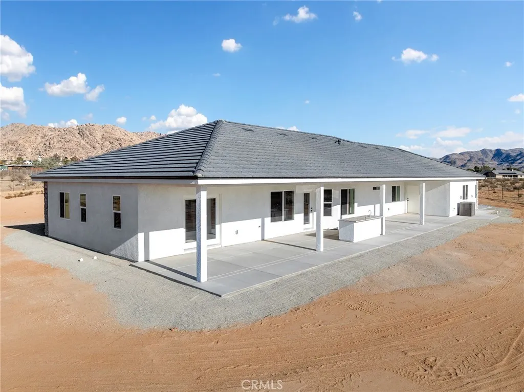 16944 Pauhaska Road Apple Valley, CA 92308 - Photo 68 of 74 a front view of a house with a yard and garage