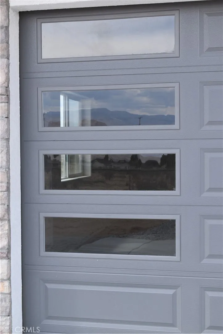 16944 Pauhaska Road Apple Valley, CA 92308 - Photo 10 of 74 a close view of closet