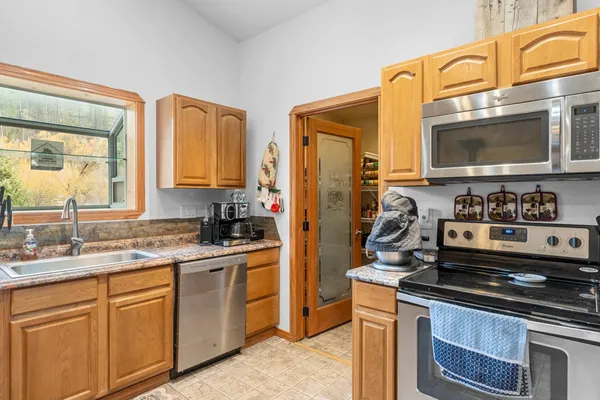 $575,000 | 1527 Pingston Creek Road, Kettle Falls, WA 99141