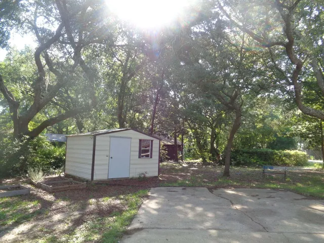 $2,100 | 228 Louisiana Avenue, Valparaiso, FL 32580