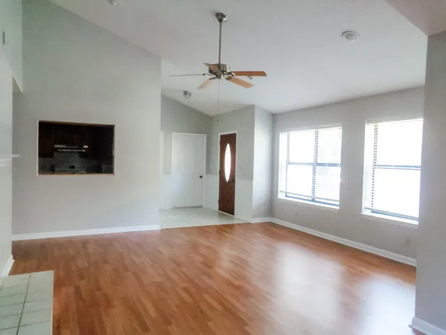 $2,100 | 228 Louisiana Avenue, Valparaiso, FL 32580