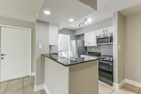 $118,900 | 250 El Dorado Boulevard, Unit 189, Webster, TX 77598