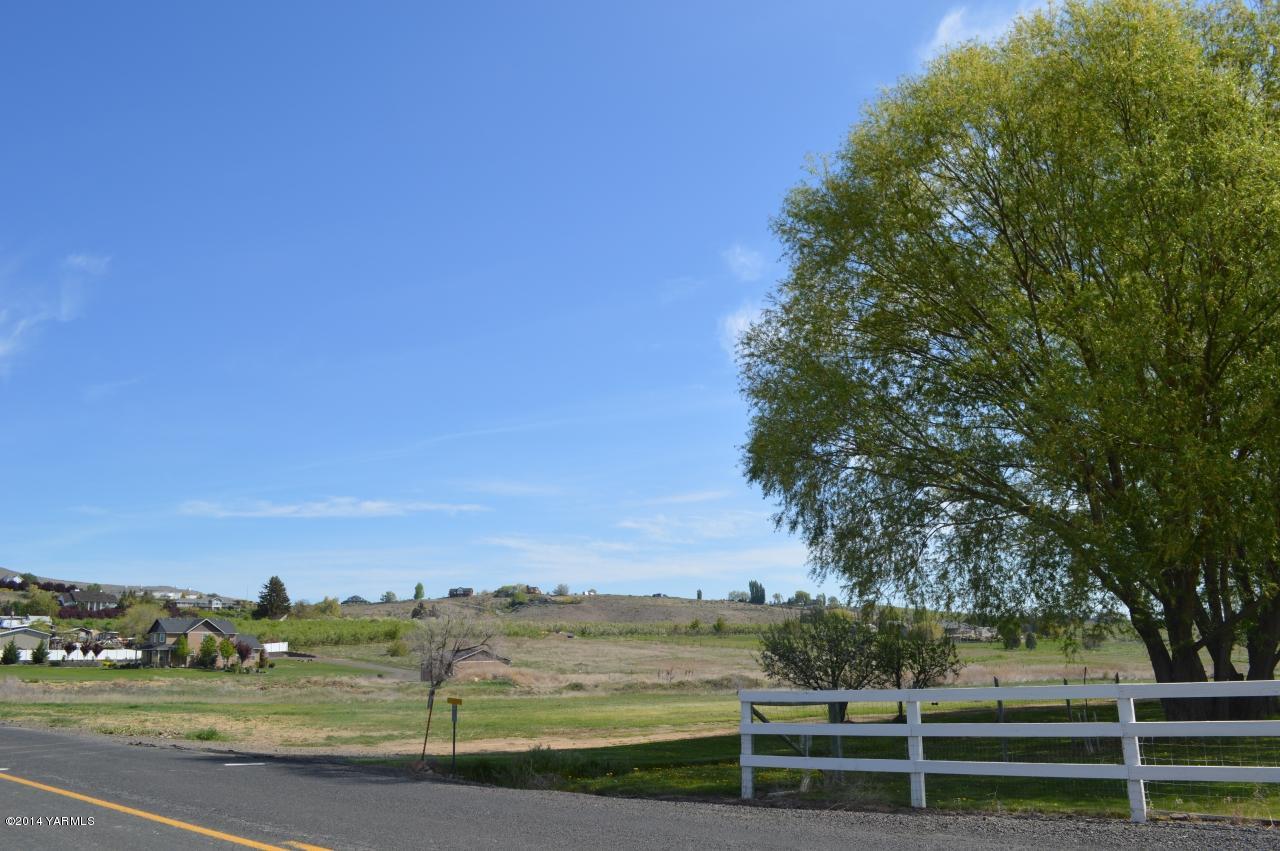 Nna Stone Road Yakima, WA 98908 - Photo 5 of 6 a view of outdoor space and city view