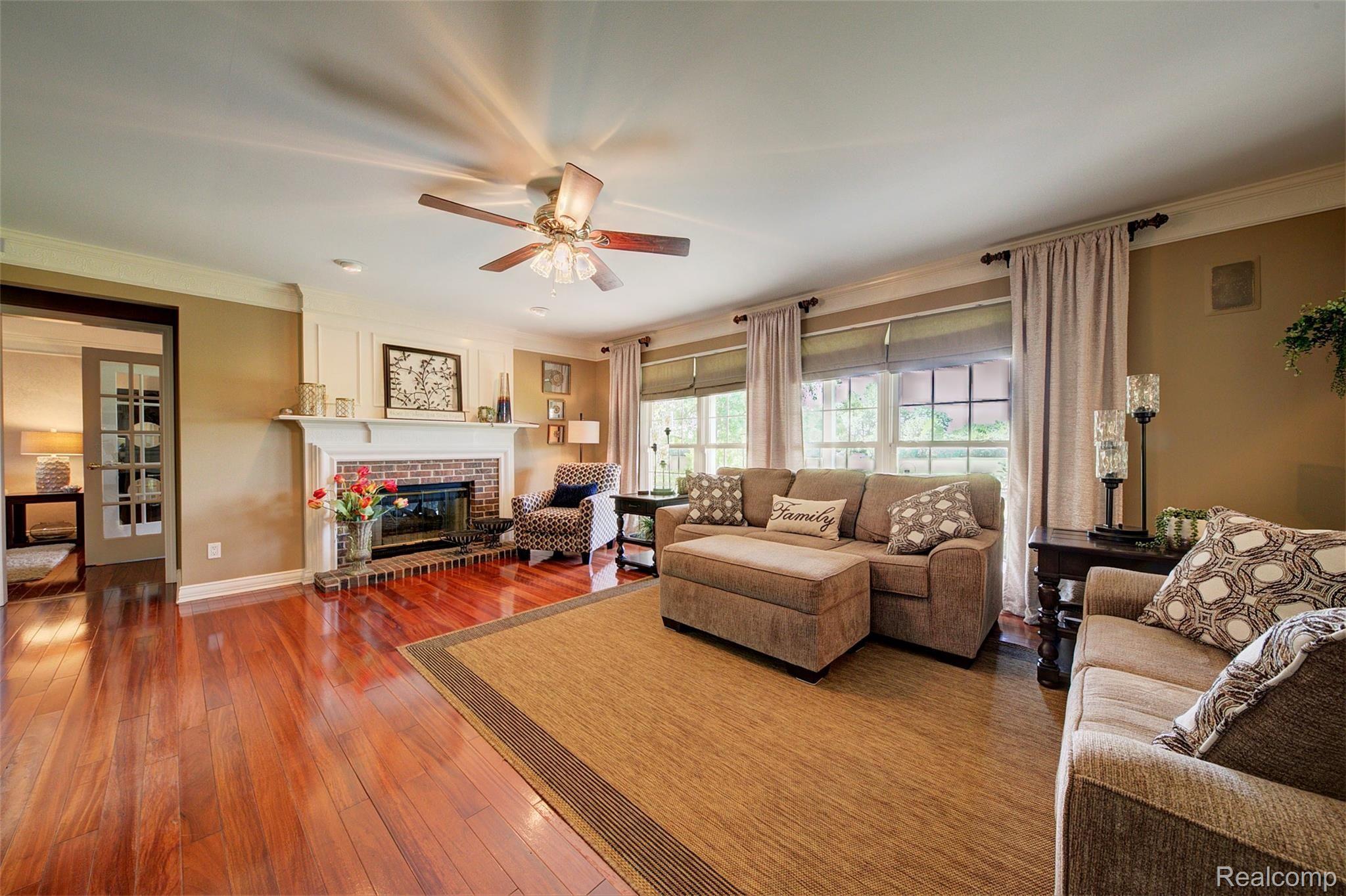 46703 Inverness Road Canton, MI 48188 - Photo 26 of 75 27 Family Room.jpg