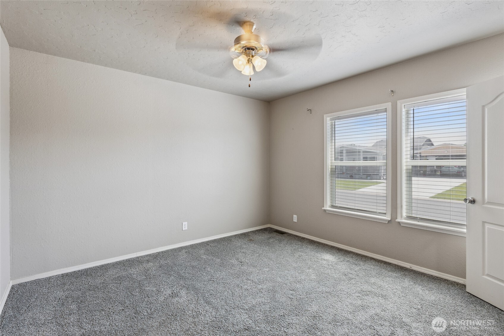 1701 Burr Avenue, Unit 67 Moses Lake, WA 98837 - Photo 13 of 33