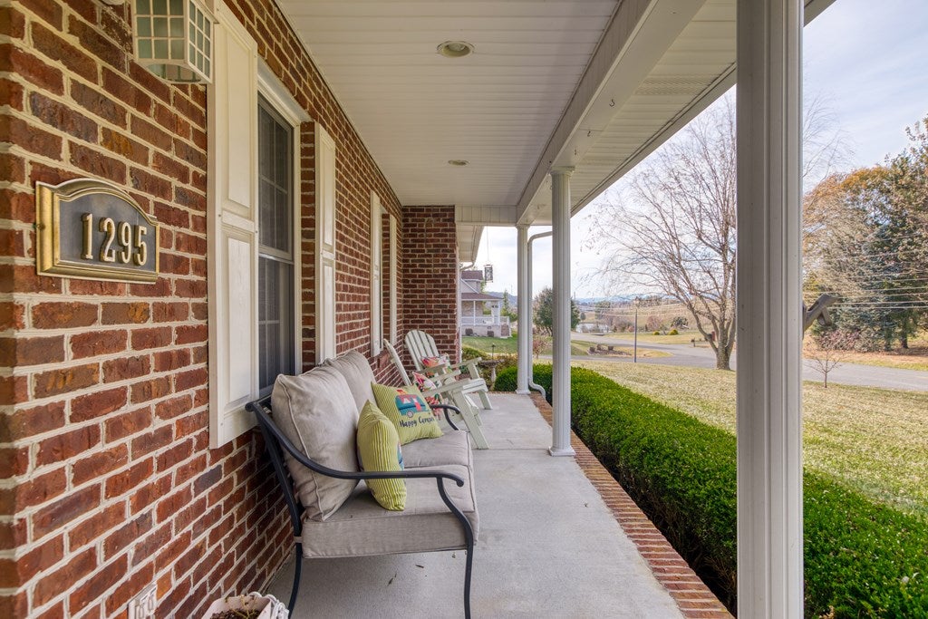 1295 West Ridge Road Wytheville, VA 24382 - Photo 4 of 48 Gallery Image 4