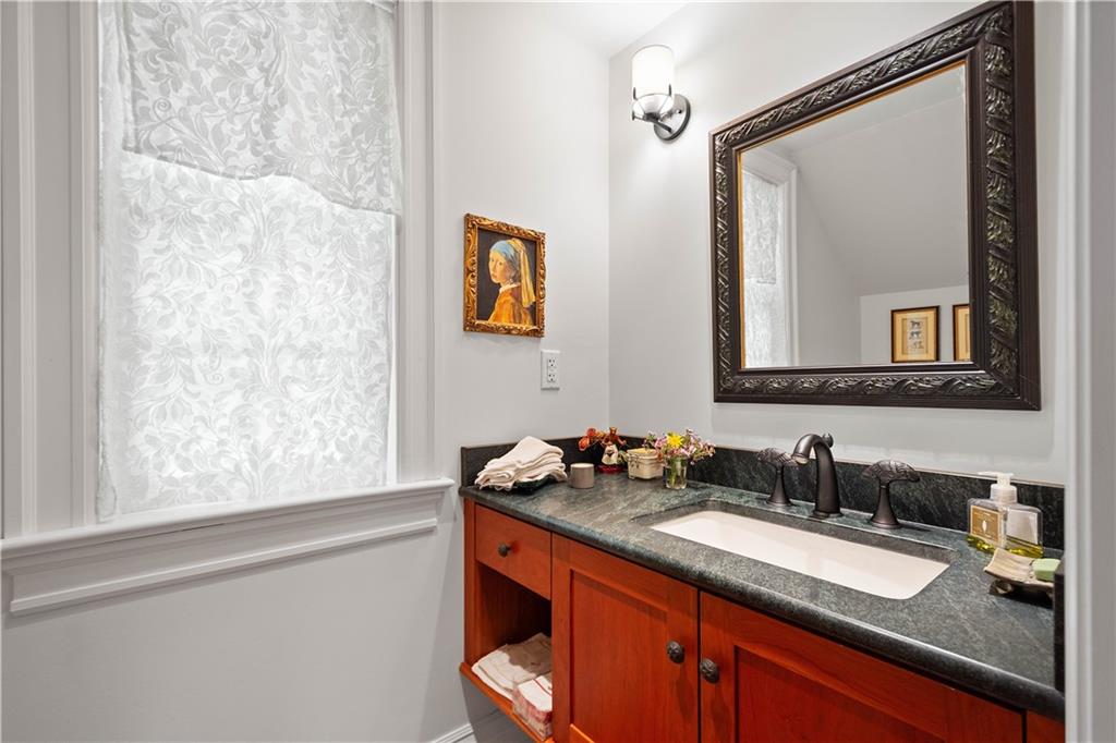 739 Chestnut Road Sewickley, PA 15143 - Photo 20 of 45 Half bath on the main living level.