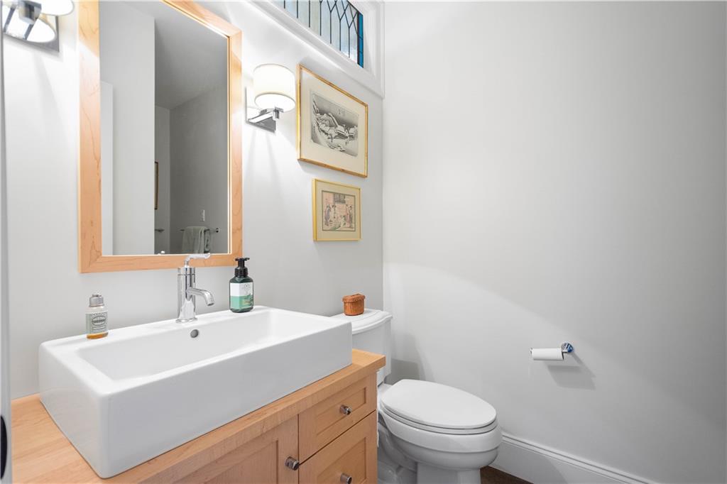 739 Chestnut Road Sewickley, PA 15143 - Photo 35 of 45 Full bath adjoins the bedroom.