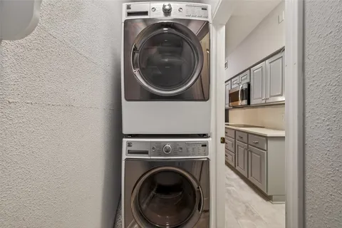 $194,900 | 2400 North Braeswood Boulevard, Unit 129, Houston, TX 77030