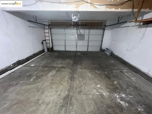 a view of a garage