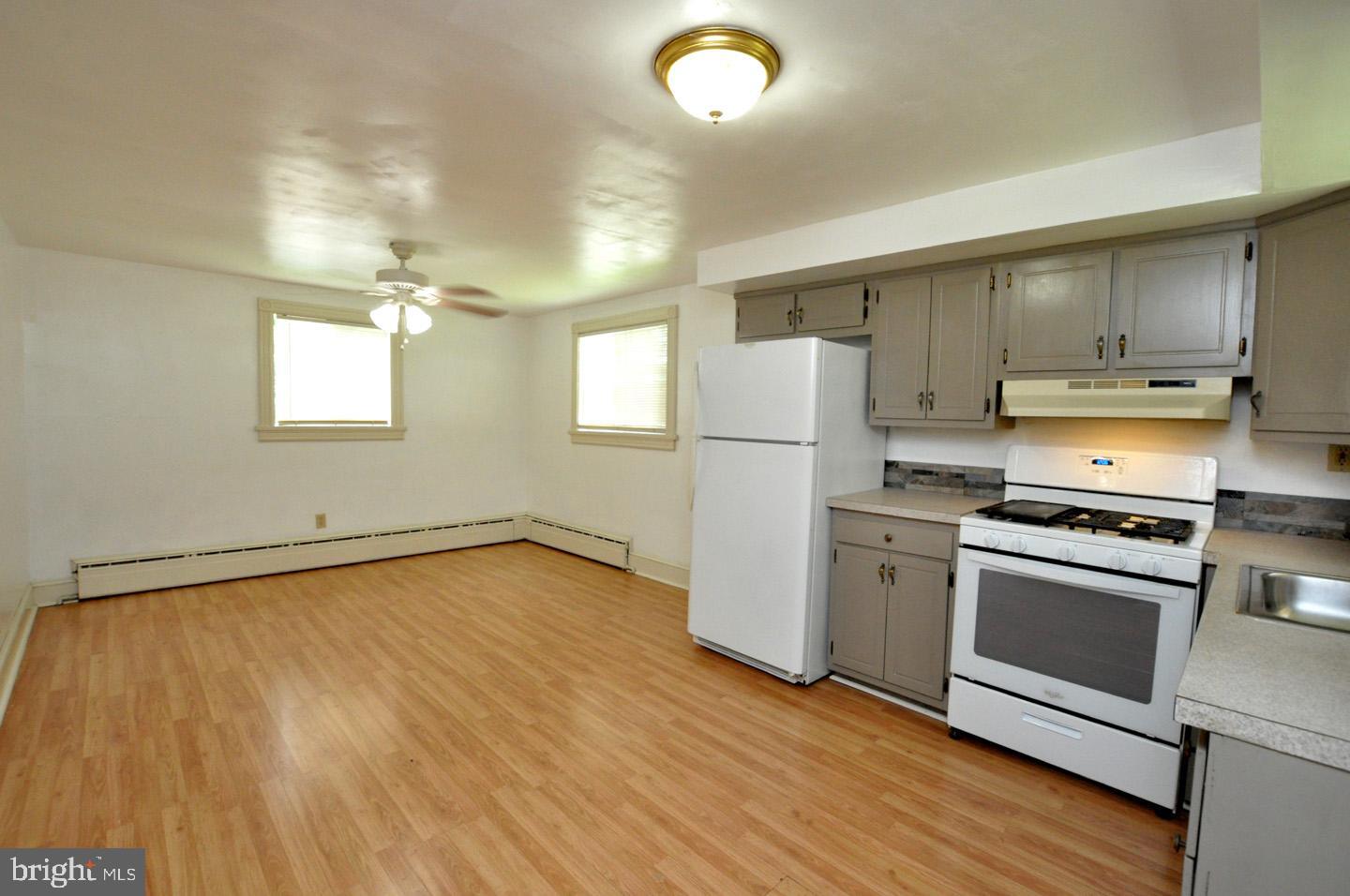 824 Laurel Street Delanco, NJ 08075 - Photo 8 of 31 2nd floor eat-in kitchen