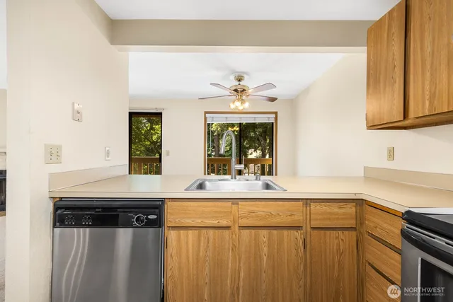 $1,995 | 17425 119th Lane Southeast, Unit D30, Renton, WA 98058