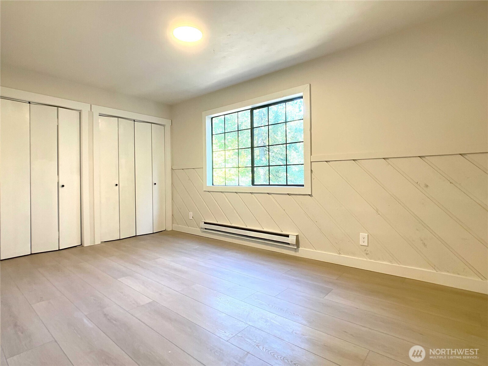 193 Crego Ridge Road Chehalis, WA 98532 - Photo 23 of 31 an empty room with wooden floor and windows