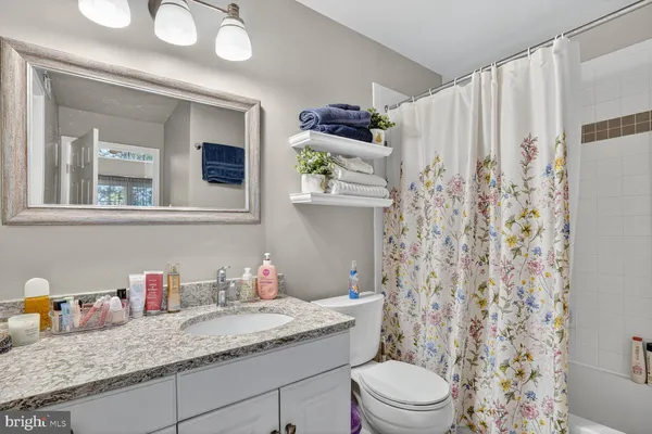 $2,100 | 3307 Wyndham Circle, Unit 4165, Alexandria, VA 22302