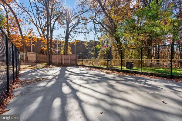 $2,100 | 3307 Wyndham Circle, Unit 4165, Alexandria, VA 22302
